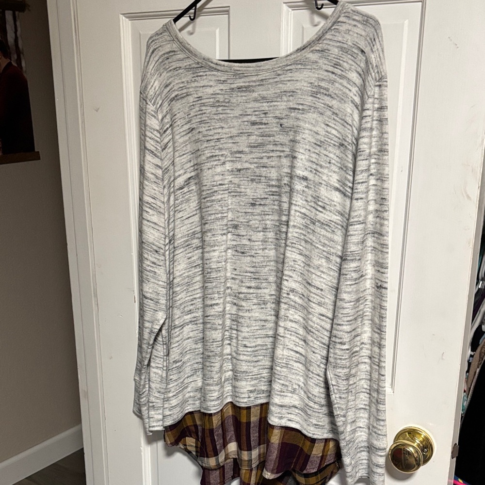 Maurices Gray Heathered Long-Sleeve Tunic with Plaid Hem - Picture 2 of 7